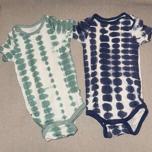 Kyte Baby Steel & Sage Rip Tide Bodysuits 6-12M